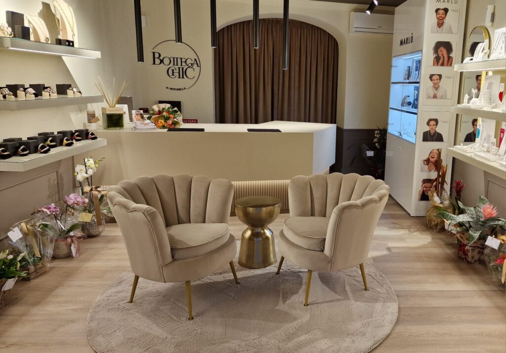 Bottega Chic, San Casciano in Val di Pesa (FI) - Realizzazione impianto di illuminazione e climatizzazione - Climatizzatore senza unità esterna!